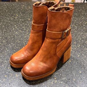 Korks by Kork Ease Marci British Tan Leather Bootie. Size 6M.